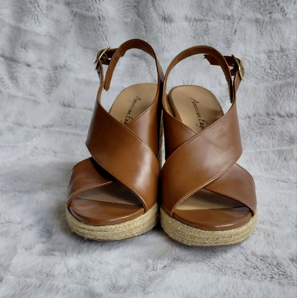 American Eagle Wedge Brown Buckle 4in Heel Sandle. Size 10.